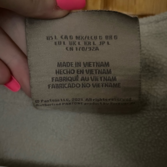 Pantone Cropped Fleece - Picture 4 of 4